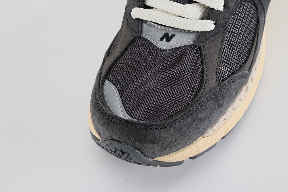 new balance 2002r ‘phantom’ replica